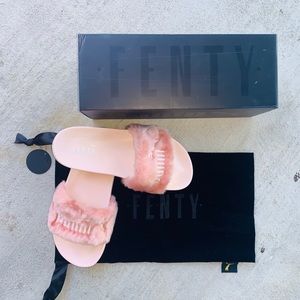 Fenty x Puma Fur Slides in shade Shell / Pink